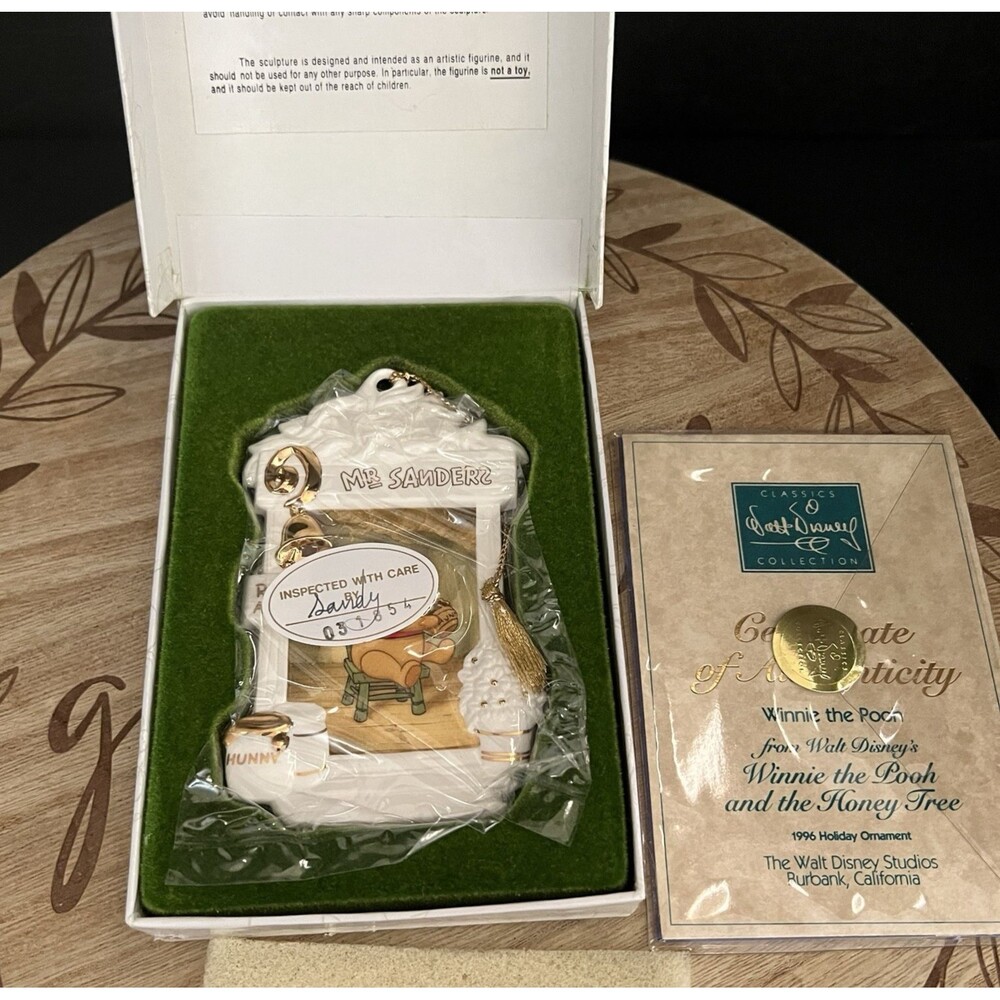 Disney Collectors Society Winnie the Pooh and the Honey Tree 1996 Ornament w/COA
